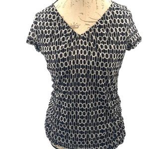 212 Collection Black & White V-Neck Top